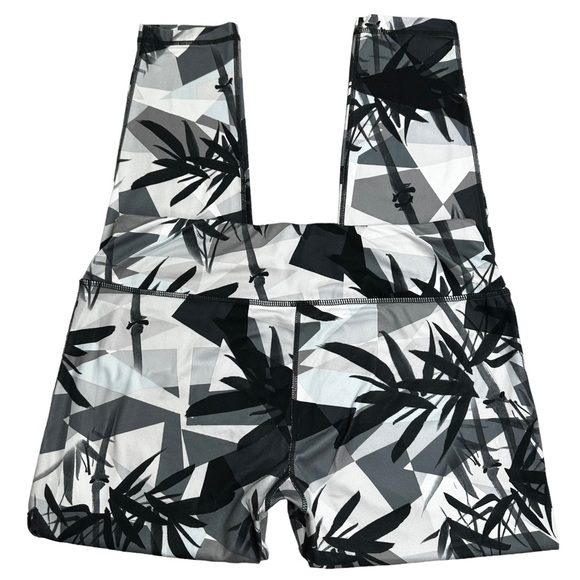 Sweaty Betty Contour Workout Leggings Bamboo Shadow Midrise Size Large Short - Picture 3 of 13